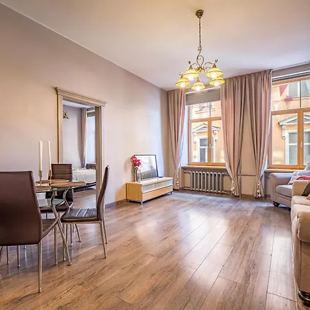 شقة Old 1br, Doma Square Views *